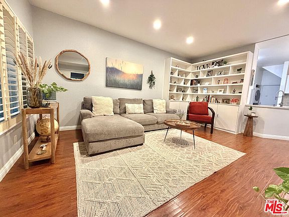 3rd image of 117 N Via Colinas
