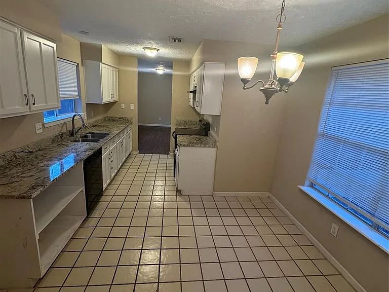 13418 Oak Ledge Dr — Photo 3
