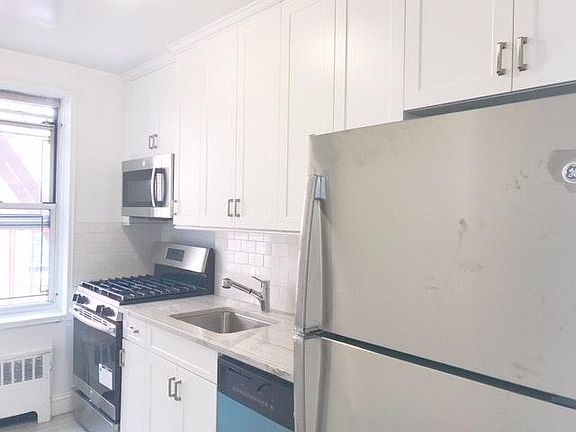 3rd image of 299 Saint Marks Pl APT 605