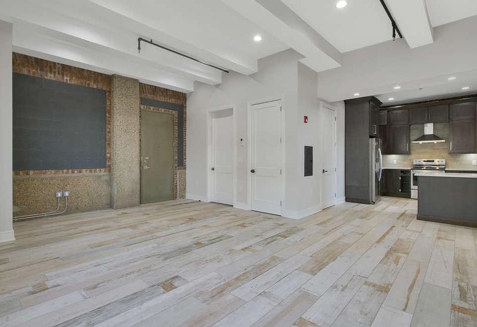 1st image of 225 McWhorter St #312