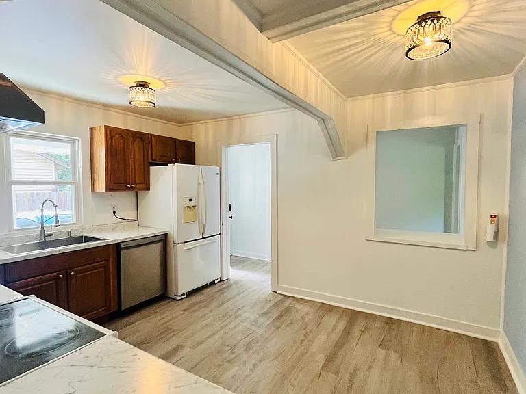 122 Liberty Dr — Photo 9