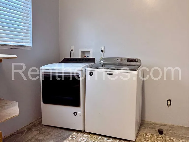 1410 Shoshone St — Photo 23
