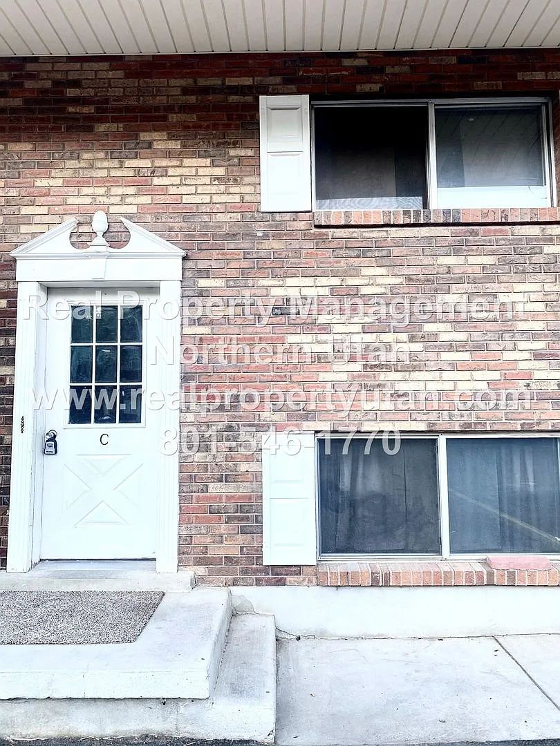 2 Bed 1.5 Bath Clearfield Townhome Available! — Photo 1