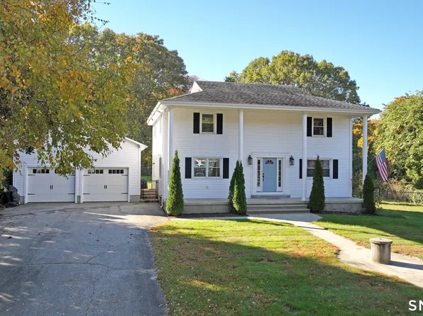 26 Colonial Drive, Waterford, CT 06385