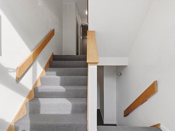 3rd image of 206 Tall Oaks Dr Unit G
