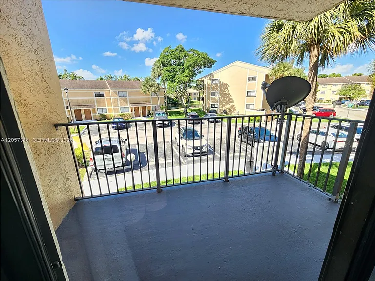 9491 Palm Cir S #205 — Photo 5