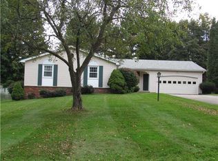 11 Parkland Dr, Fairport, NY 14450