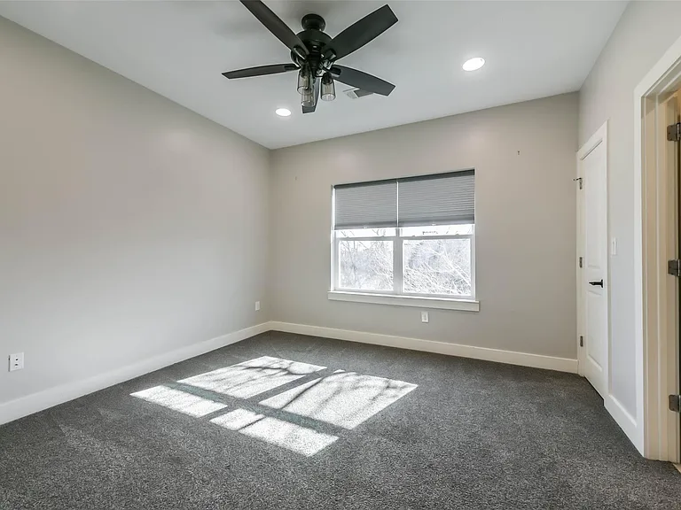 2422 Hadley St — Photo 39