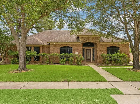 2317 Champion Dr, Pearland, TX 77581