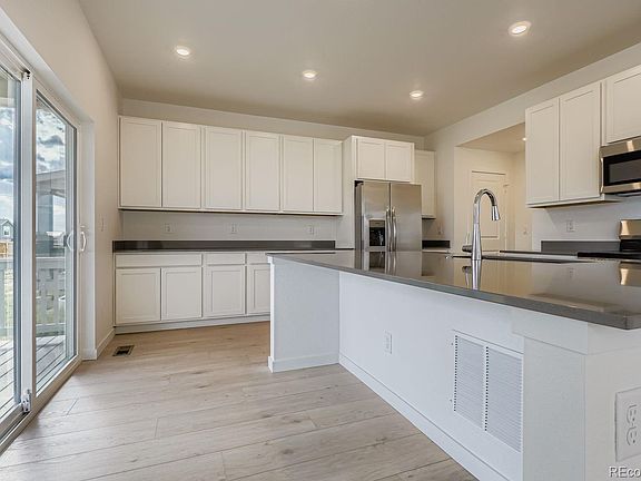 5th image of 28694 E 7th Avenue