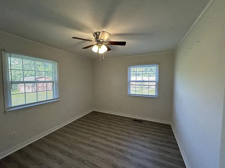 660 Fairground St — Photo 12