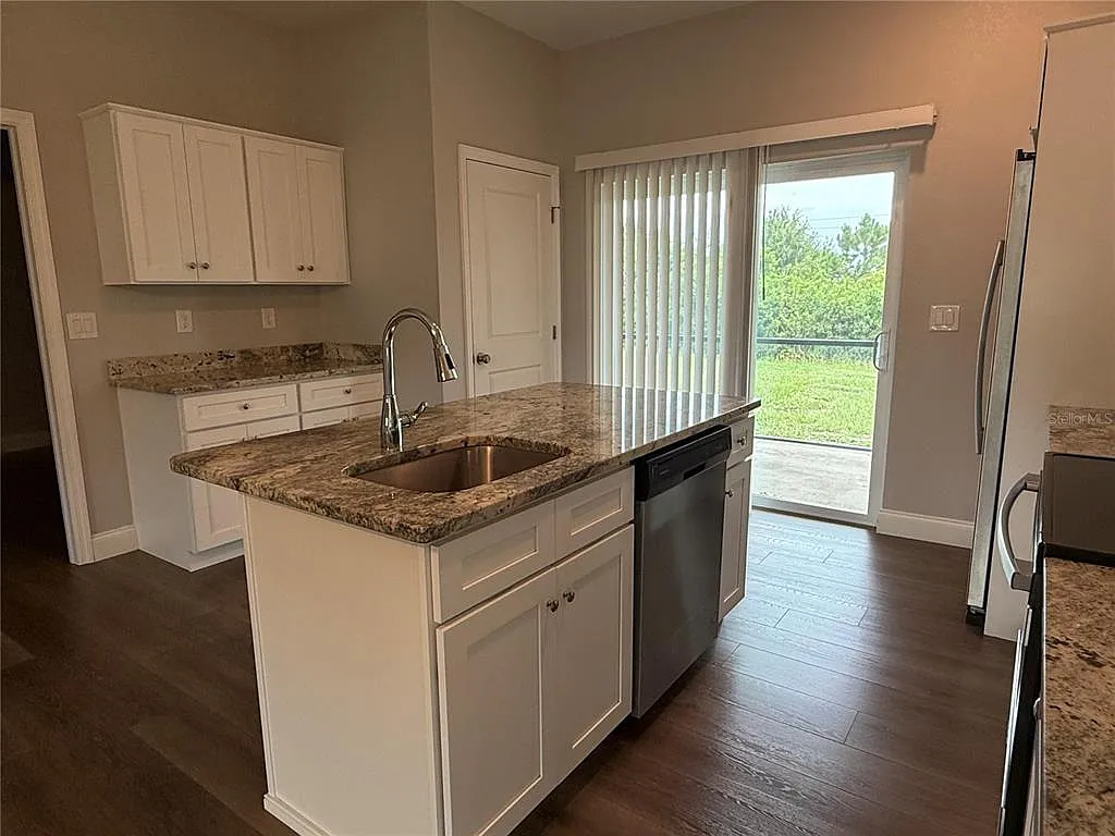 10371 Kidron Ave — Photo 4