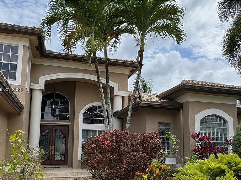10445 Canterbury Ct — Photo 2