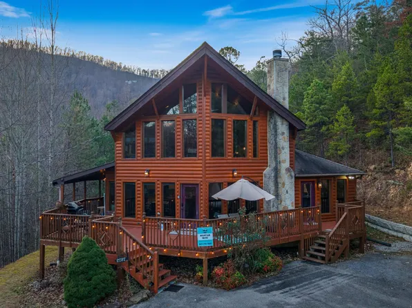 2737 Pine Crest Ln, Sevierville, TN 37862
