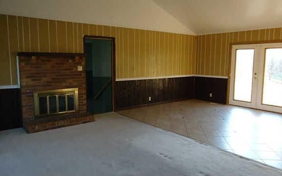 4th image of 221 Longview Dr