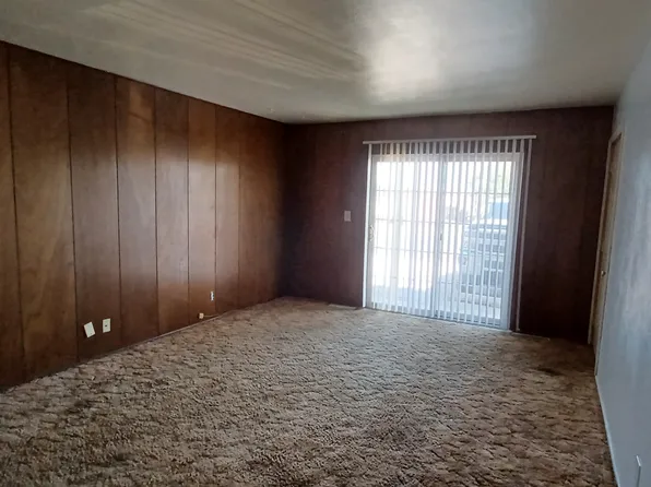 101 Schramm Dr, Pekin, IL 61554