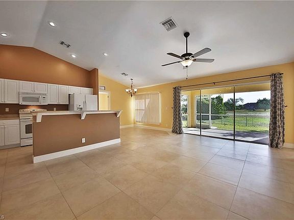 4th image of 601 NW 7th Pl