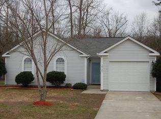 10127 Northwoods Forest Dr, Charlotte, NC 28214