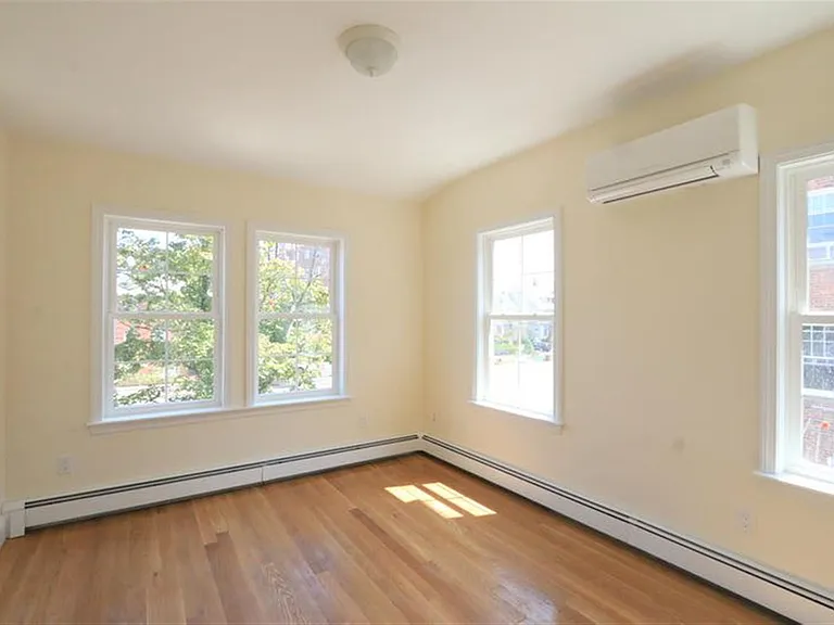 220 Massachusetts Ave — Photo 9