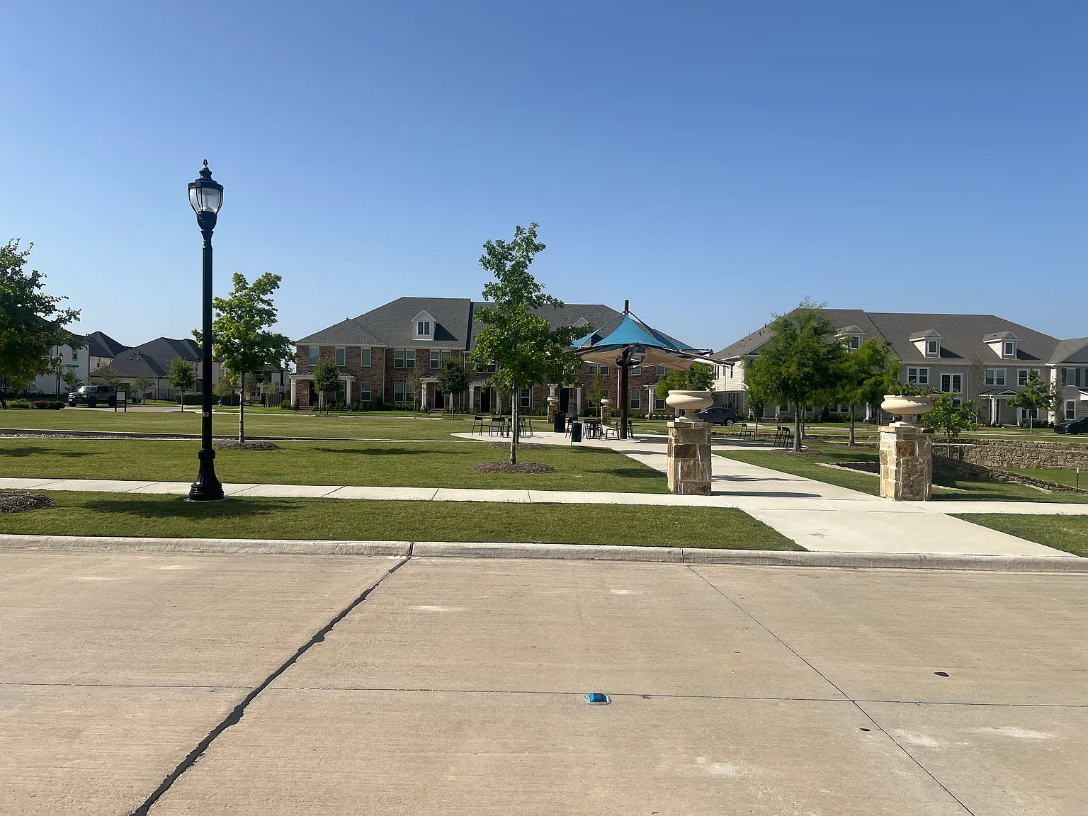 3 bed, 2.5 bath, 2277 sqft, $3,195 — Photo 2
