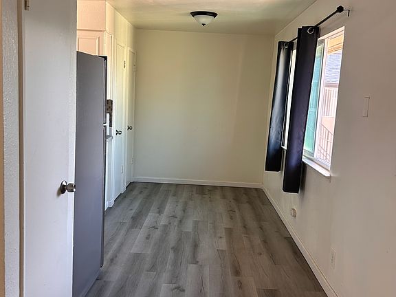 3rd image of 475 N Manila Ave