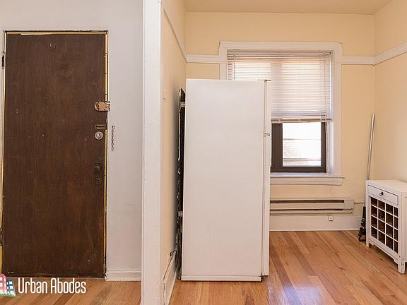 3rd image of 3724 N Pine Grove Ave #Ua2e