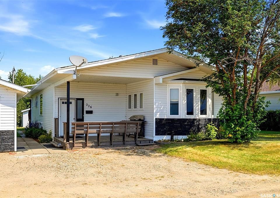 1st image of 226 1st AVENUE SW