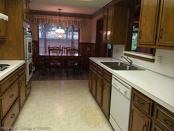 5th image of 1100 Northview St