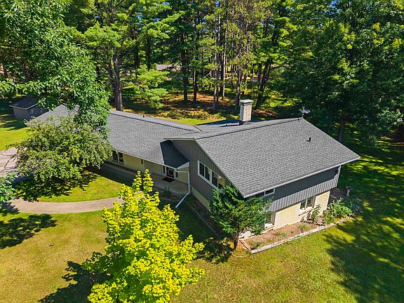 3rd image of 540 Jackson Ct