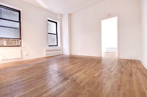 Rented by Urbane Brokerage | media 12