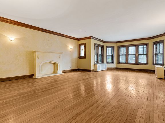 5th image of 6801 S Crandon Ave APT 1