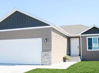 6672 Deer Creek Pkwy S, Fargo, ND 58104