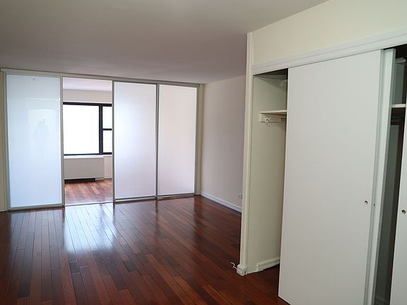 5th image of 279 E 44th St APT 4E