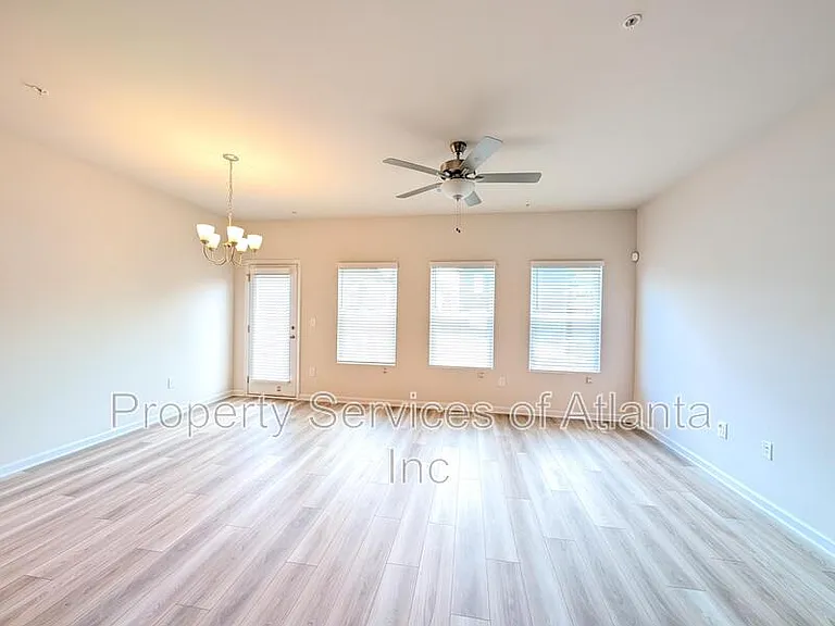 1354 Willow Brook Cir — Photo 3