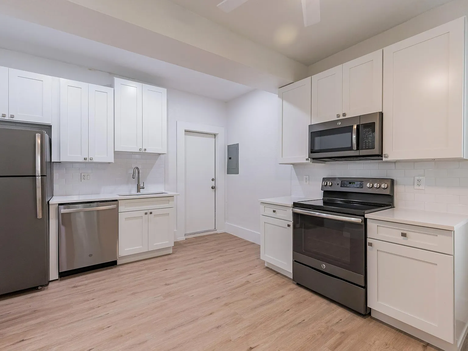 1 bed, $2,100 — Photo 2