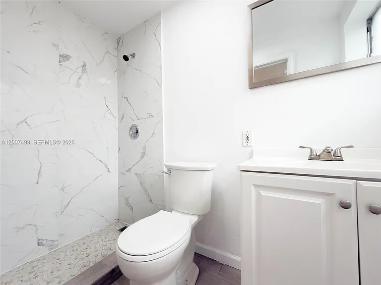 410 Pinecrest Dr — Photo 16
