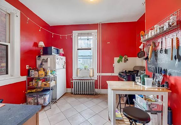 4th image of 3132 42nd St