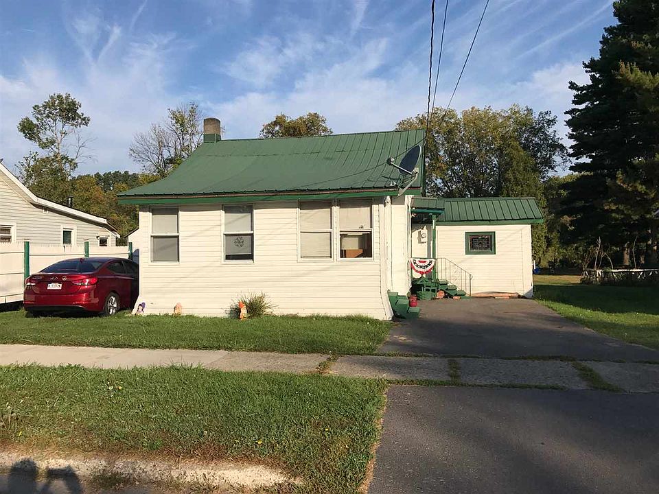 1st image of 6 Tamarack St