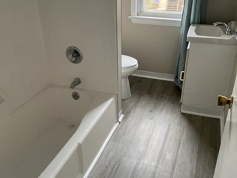 1103 Bryn Mawr St #1/2 — Photo 6