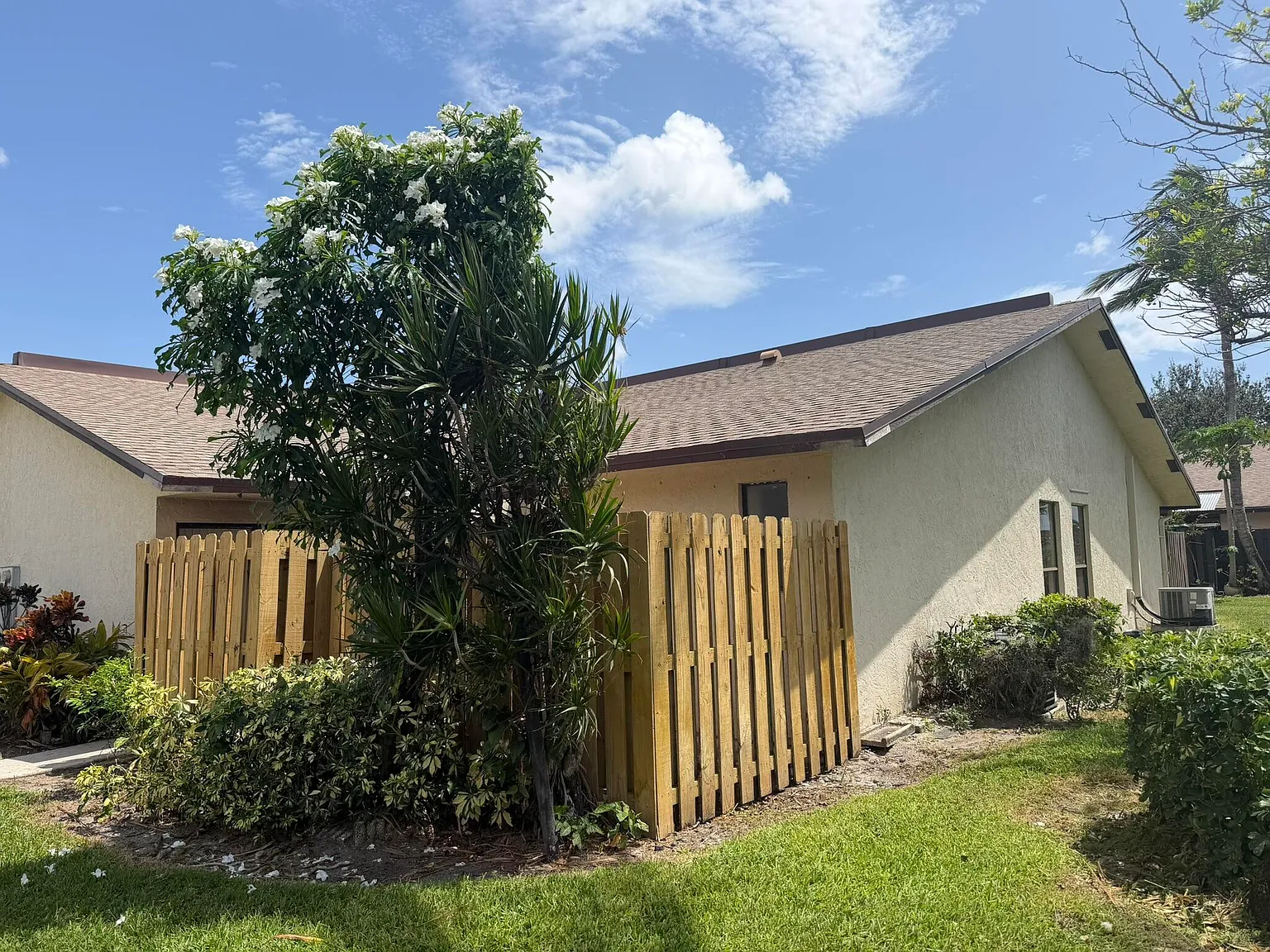2 bed, 2.0 bath, 951 sqft, $2,200 — Photo 2