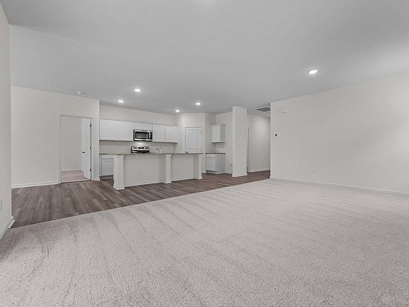 4th image of 221 Antietam Pl