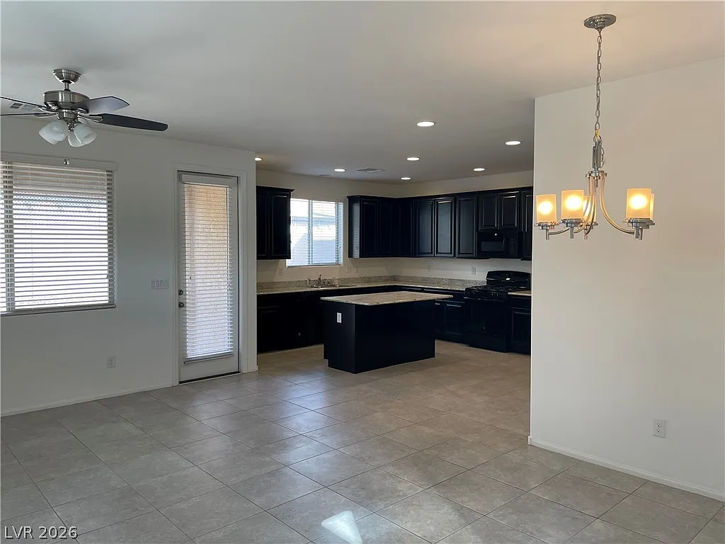 3 bed, 2.5 bath, 1722 sqft, $1,940 — Photo 2