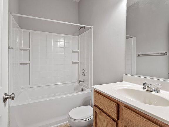 3rd image of 3048 Settle In Ln