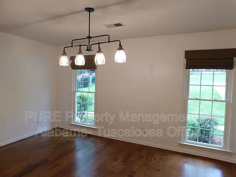 1213 Heritage Ln — Photo 8