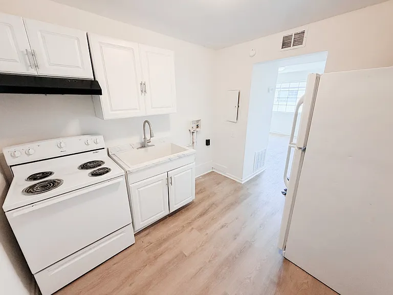 443 Dargan Pl SW — Photo 5