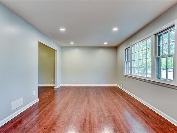 4th image of 112 Greenbrook Rd