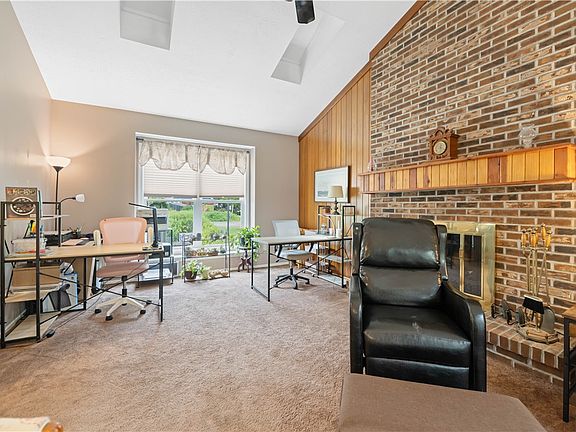 4th image of 1296 Lakeville Ln