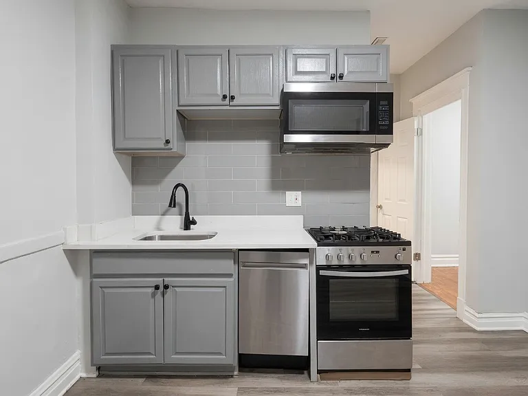 3649 W Montrose Ave #1M — Photo 3