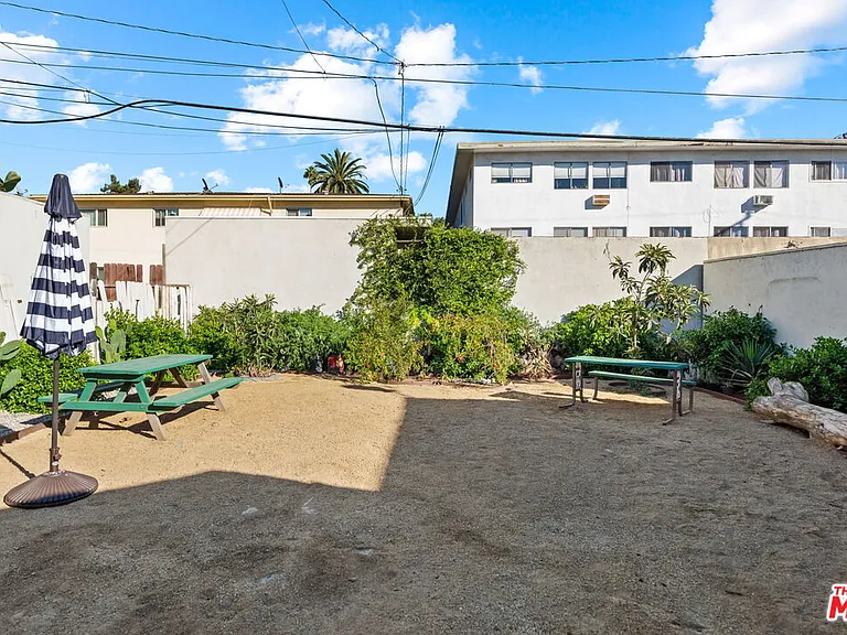 1224 N Ogden Dr — Photo 52