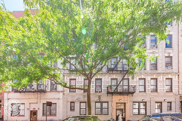 Rented by MySpaceNYC | media 24